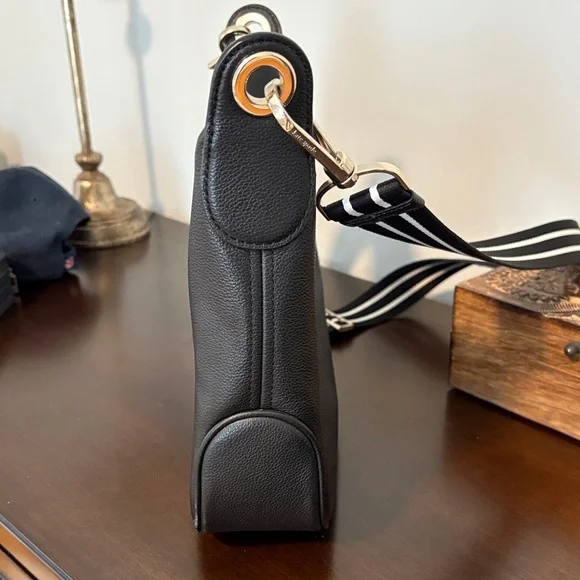 Kate Spade Elegant Black Crossbody Bag - Picture 3 of 10